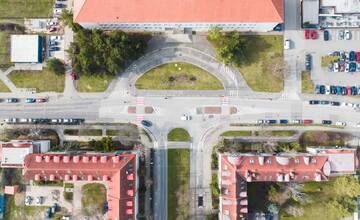 FOTO: Trnava investuje do bezpečnosti: Výstavba okružnej križovatky a novej cyklotrasy pri ZŠ