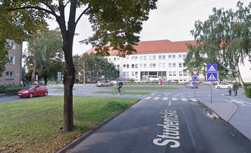 FOTO: Trnava investuje do bezpečnosti: Výstavba okružnej križovatky a novej cyklotrasy pri ZŠ