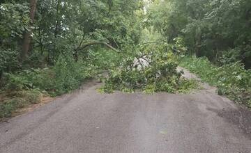 FOTO: Zásah hasičov po búrkach