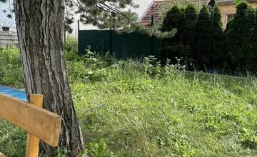 FOTO: Zarastené ihrisko Inčučina v Piešťanoch