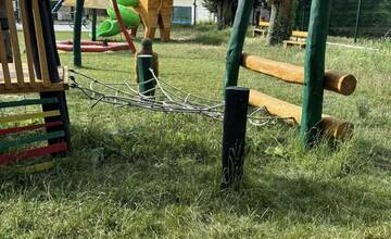 FOTO: Zarastené ihrisko Inčučina v Piešťanoch