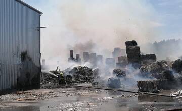 FOTO: Požiar recyklačného strediska