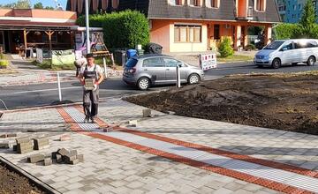 FOTO: V Senici vzniká nový priechod pre chodcov, názory naň sú rôzne