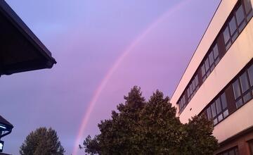 FOTO: Nad Trnavou sa objavila krásna dúha. Takto ju zachytili obyvatelia