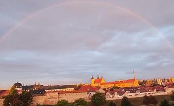 FOTO: Nad Trnavou sa objavila krásna dúha. Takto ju zachytili obyvatelia