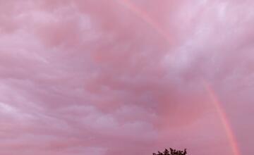 FOTO: Nad Trnavou sa objavila krásna dúha. Takto ju zachytili obyvatelia
