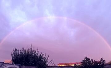 FOTO: Nad Trnavou sa objavila krásna dúha. Takto ju zachytili obyvatelia