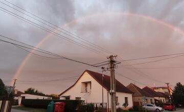 FOTO: Nad Trnavou sa objavila krásna dúha. Takto ju zachytili obyvatelia