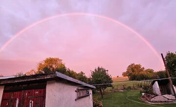 FOTO: Nad Trnavou sa objavila krásna dúha. Takto ju zachytili obyvatelia