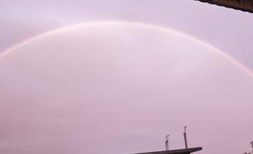 FOTO: Nad Trnavou sa objavila krásna dúha. Takto ju zachytili obyvatelia