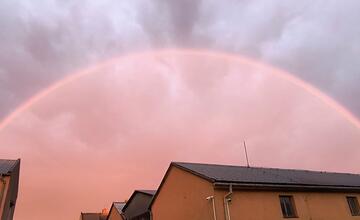 FOTO: Nad Trnavou sa objavila krásna dúha. Takto ju zachytili obyvatelia