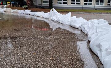 FOTO: Takto zasiahli povodne Senicu 