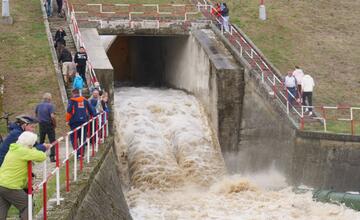 FOTO: Takto zasiahli povodne Senicu 