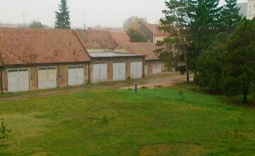 FOTO: Kedysi tu chodili mladí muži na vojnu. Takto vyzerajú bývalé vojenské kasárne dnes.