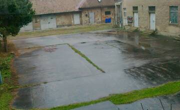 FOTO: Kedysi tu chodili mladí muži na vojnu. Takto vyzerajú bývalé vojenské kasárne dnes.