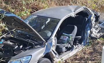 FOTO: Vážna dopravná nehoda autobusu a osobného auta medzi obcami Kúty a Holíč