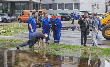FOTO: Prasknuté vodovodné potrubie v Galante