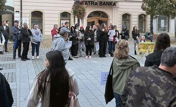 FOTO: V Trnave sa konal protest proti zatvoreniu strednej školy