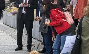 FOTO: V Trnave sa konal protest proti zatvoreniu strednej školy