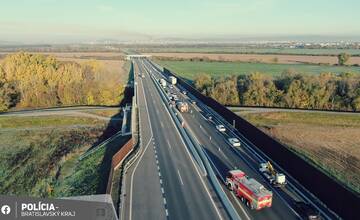 FOTO: Hromadná nehoda siedmych vozidiel na R7