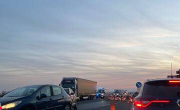 FOTO: Na R1 došlo k dopravnej nehode