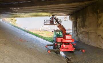 FOTO: Finálne práce na moste pri Trnave