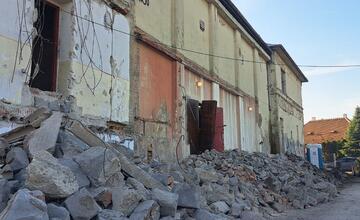 FOTO: V Leopoldove rekonštruujú mestské kino