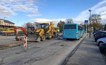 FOTO: Obnova predstaničného priestoru v Piešťanoch