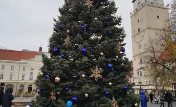FOTO: Nový vianočný stromček v Trnave