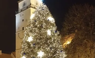 FOTO: Nový vianočný stromček v Trnave