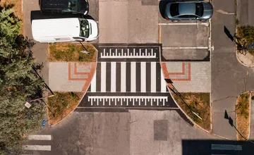 FOTO: V Trnave vznikli nové spomaľovacie prahy