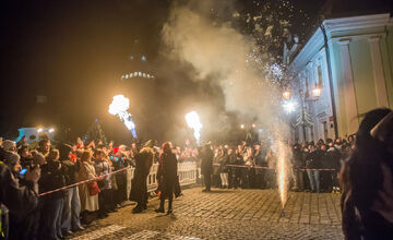 FOTO: Čertovský večer v Skalici. Ulicami sa premávalo 130 krampusov