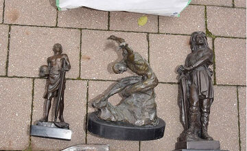 FOTO: Policajtom z Dunajskej Stredy sa podarilo chytiť zlodeja priamo pri čine