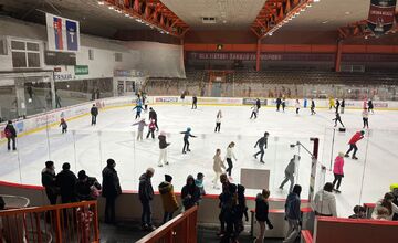 FOTO: Korčuliarsky maratón na zimnom štadión v Trnave