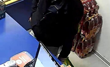 FOTO: Muž kradol v bufete v piešťanskej nemocnici. Nepoznáte ho?