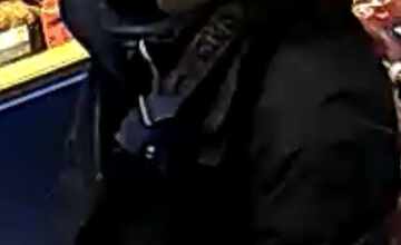 FOTO: Muž kradol v bufete v piešťanskej nemocnici. Nepoznáte ho?