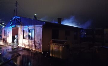 FOTO: Požiar stavebnín v Skalici