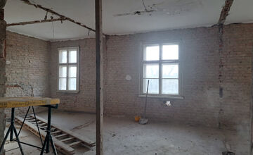 FOTO: Rekonštrukcia mestského kina v Leopoldove napreduje