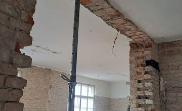 FOTO: Rekonštrukcia mestského kina v Leopoldove napreduje