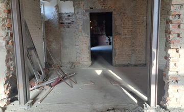 FOTO: Rekonštrukcia mestského kina v Leopoldove napreduje