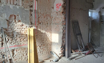 FOTO: Rekonštrukcia mestského kina v Leopoldove napreduje