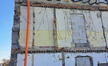 FOTO: Rekonštrukcia mestského kina v Leopoldove napreduje