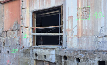 FOTO: Rekonštrukcia mestského kina v Leopoldove napreduje