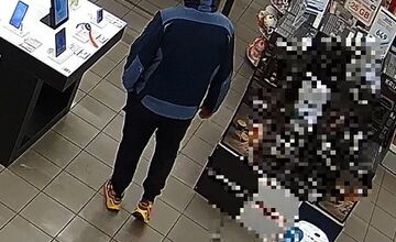 FOTO: Spoznávate muža na fotografiách? Trnavskej polícii by mohol pomôcť objasniť krádež