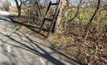 FOTO: Poškodené informačné tabule pri ceste Négyeseki