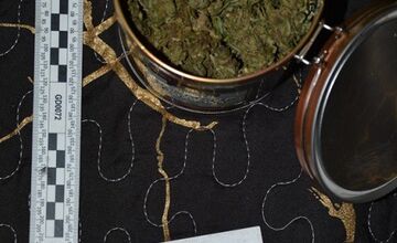 FOTO: Polícia v Seredi a Šoporni chytila drogových dílerov