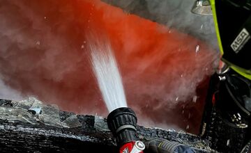 FOTO: Požiar rekreačnej chaty v Cerovej a požiar auta vo Veľkom Grobe