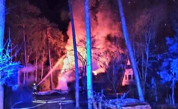 FOTO: Požiar chaty v lokalite Tomky v obci Borský Svätý Jur