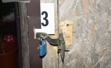 FOTO: Polícia chytila muža, ktorý sa vlámal do viacerých domov v Dunajskej Strede