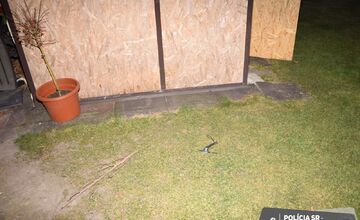 FOTO: Polícia chytila muža, ktorý sa vlámal do viacerých domov v Dunajskej Strede